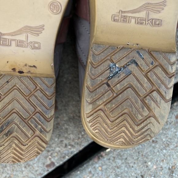 Dansko Pavan Taupe Milled Nubuck
Visit Women's Clogs size 39/ 8.5-9 - Picture 2 of 9